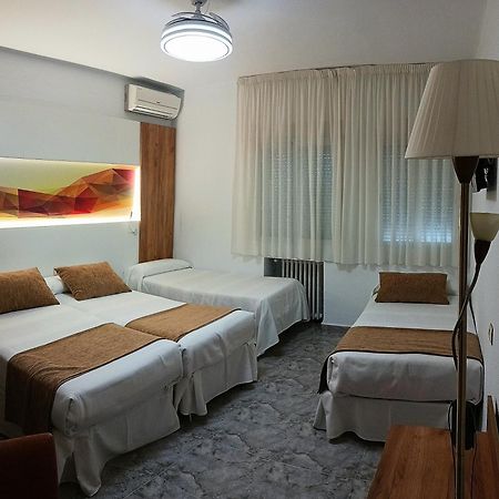 Hostal Real Пласенсія Екстер'єр фото