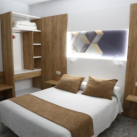 Hostal Real Пласенсія Екстер'єр фото