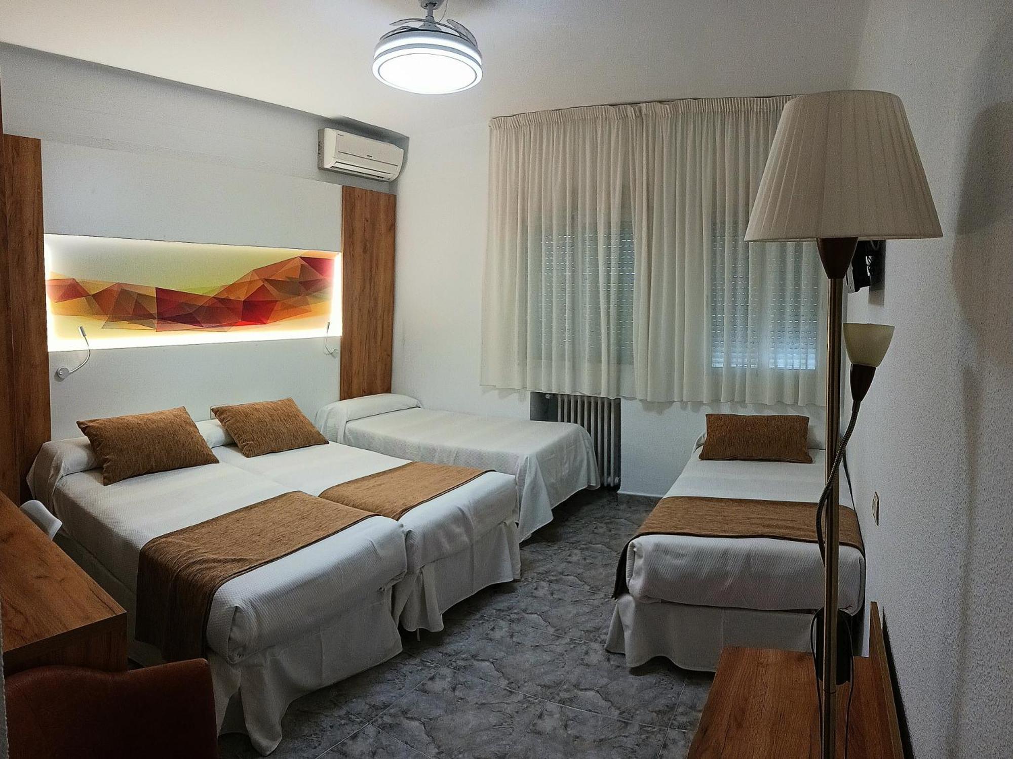 Hostal Real Пласенсія Екстер'єр фото