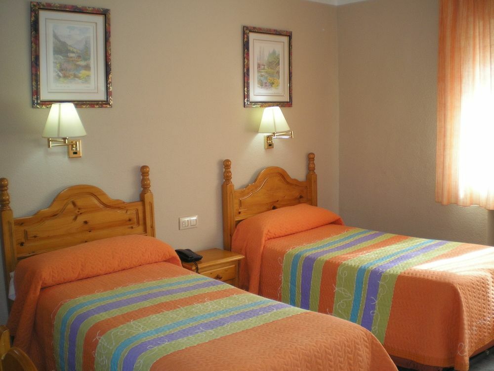 Hostal Real Пласенсія Екстер'єр фото